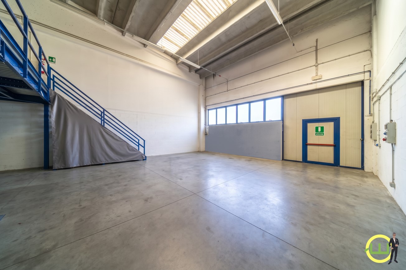 Media numero 16 di CAPANNONE + UFFICI (TRICESIMO)