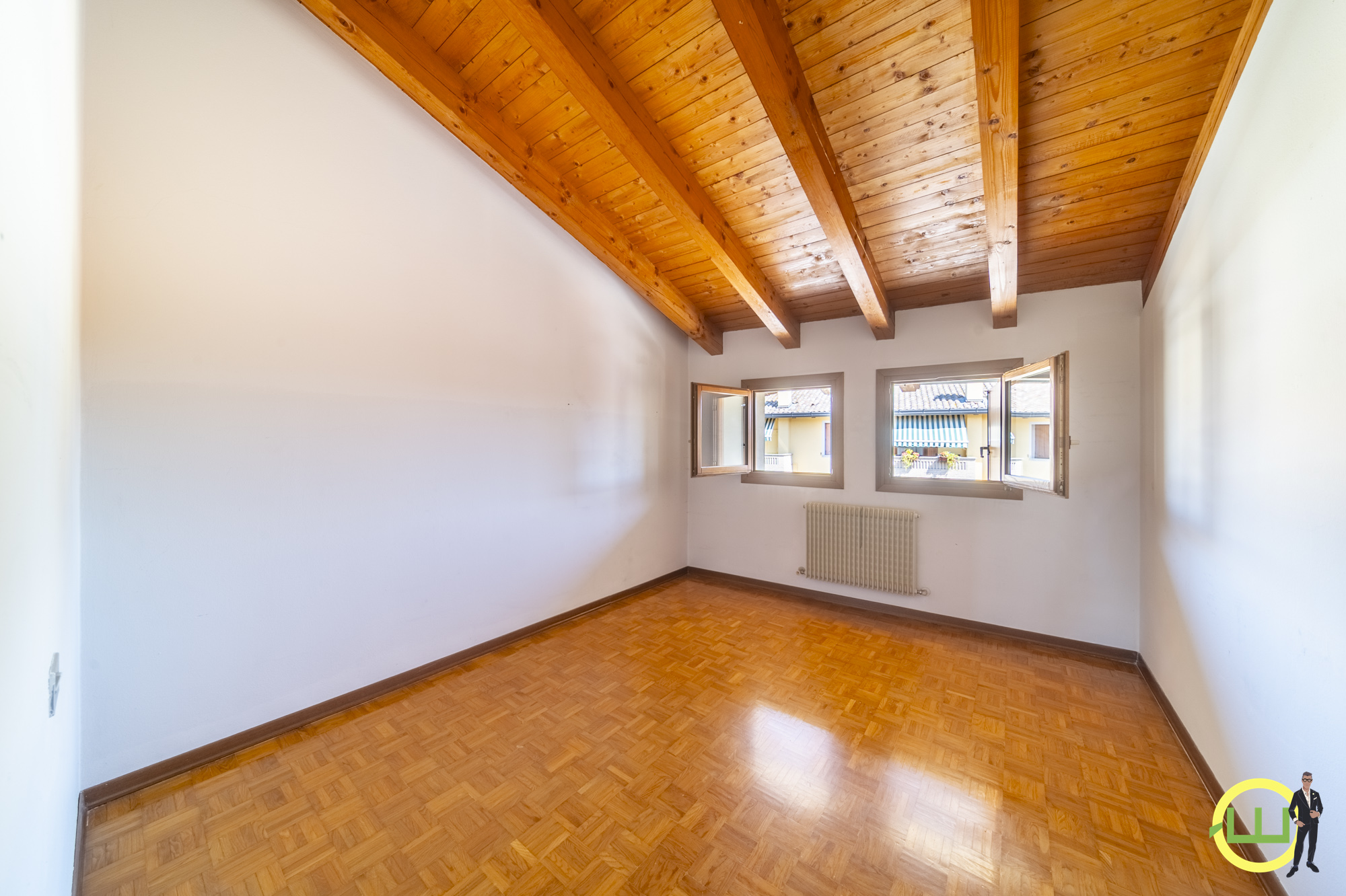 Media numero 17 di LUMINOSO ED AMPIO TRICAMERE IN PIENO CENTRO A RIVIGNANO