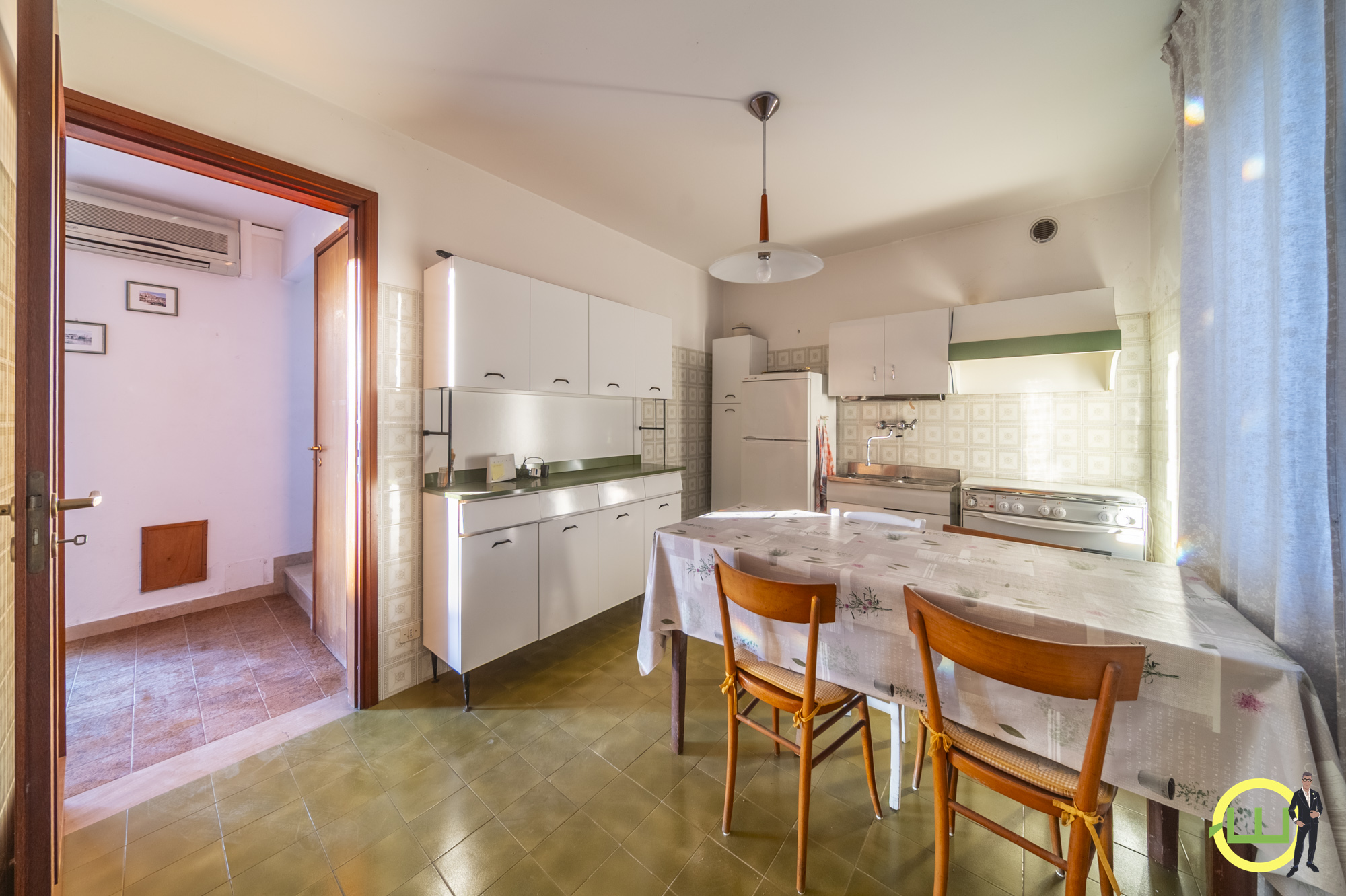 Media numero 11 di SPAZIOSA CASA INDIPENDENTE CON DOPPIO GARAGE E GIARDINO