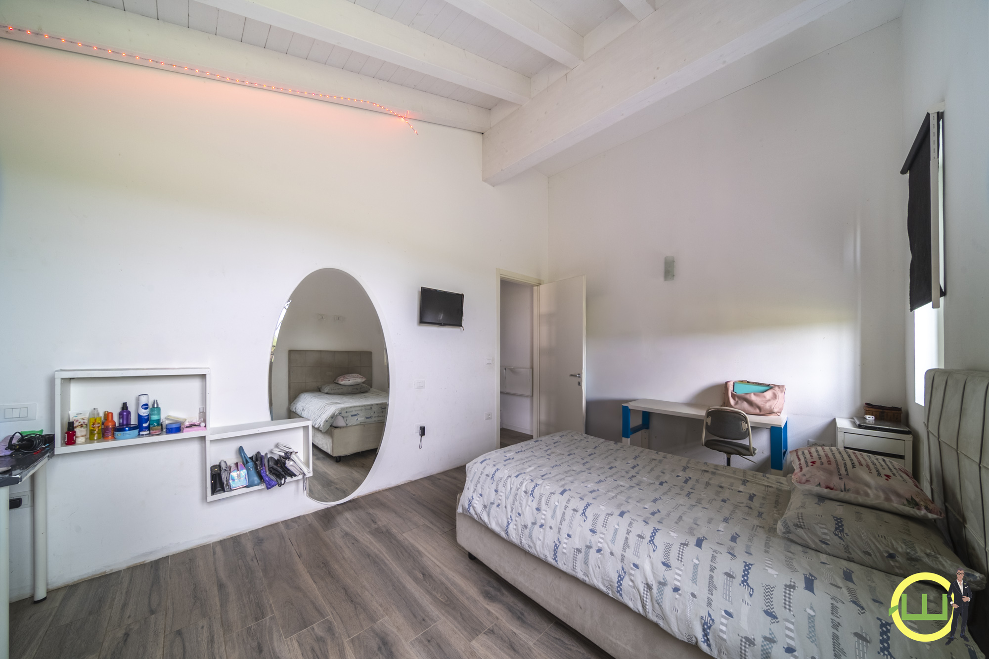 Media numero 20 di SPAZIOSA ED ELEGANTE VILLA CON TANTO TERRENO A SANTA MARIA LA LONGA