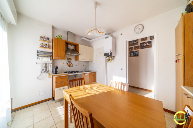 Media numero 4 di TOLMEZZO, AMPIO BICAMERE TERRAZZATO,RISTRUTTURATO CON GARAGE