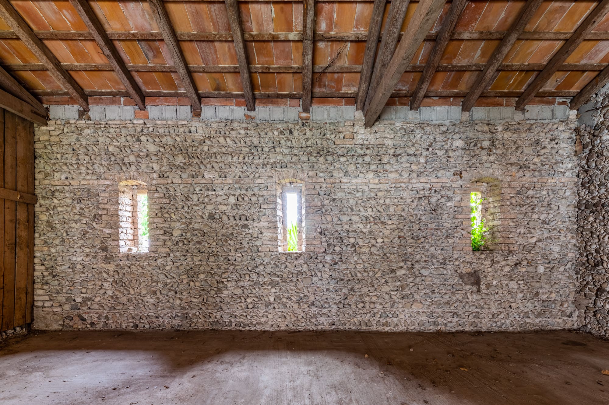 Media numero 43 di CASA SU TRE PIANI CON AMPIO ACCESSORIO DA RISTRUTTURARE A SEDEGLIANO