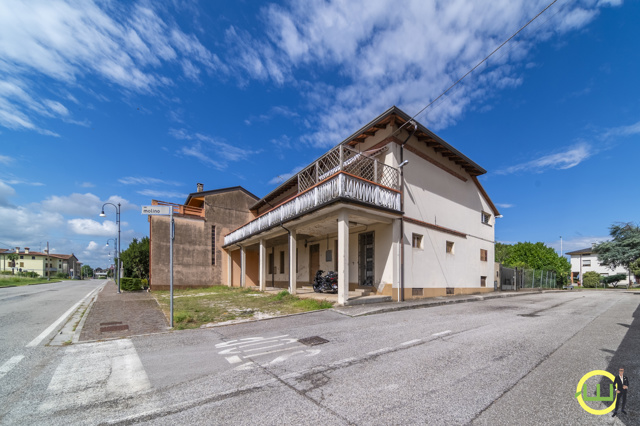 Media numero 25 di CASA INDIPENDENTE CON APPARTAMENTO RISTRUTTURATO E GIARDINO A NESPOLEDO