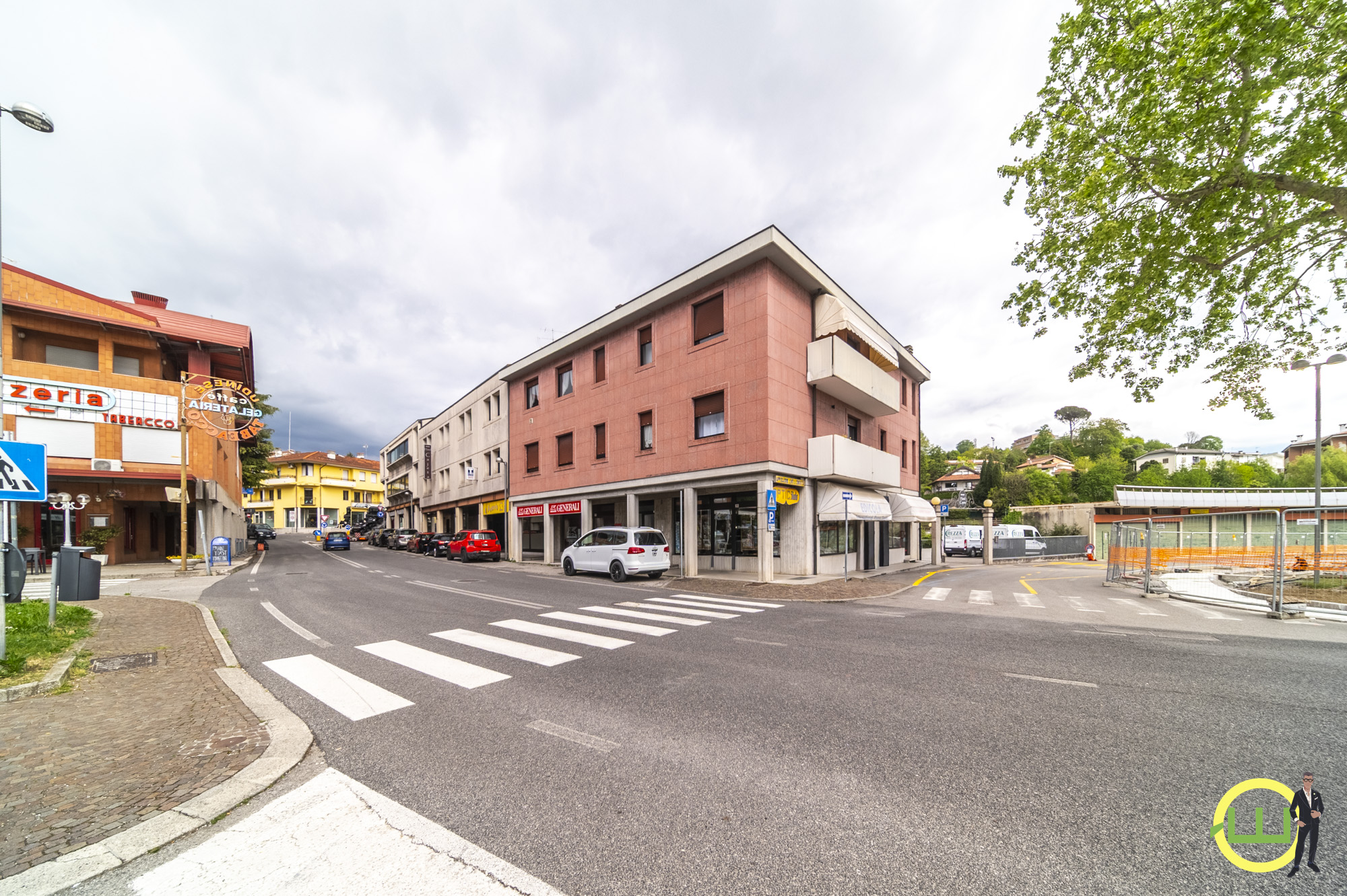 Media numero 22 di AMPIO BICAMERE ALL'ULTIMO PIANO IN CENTRO A BUJA