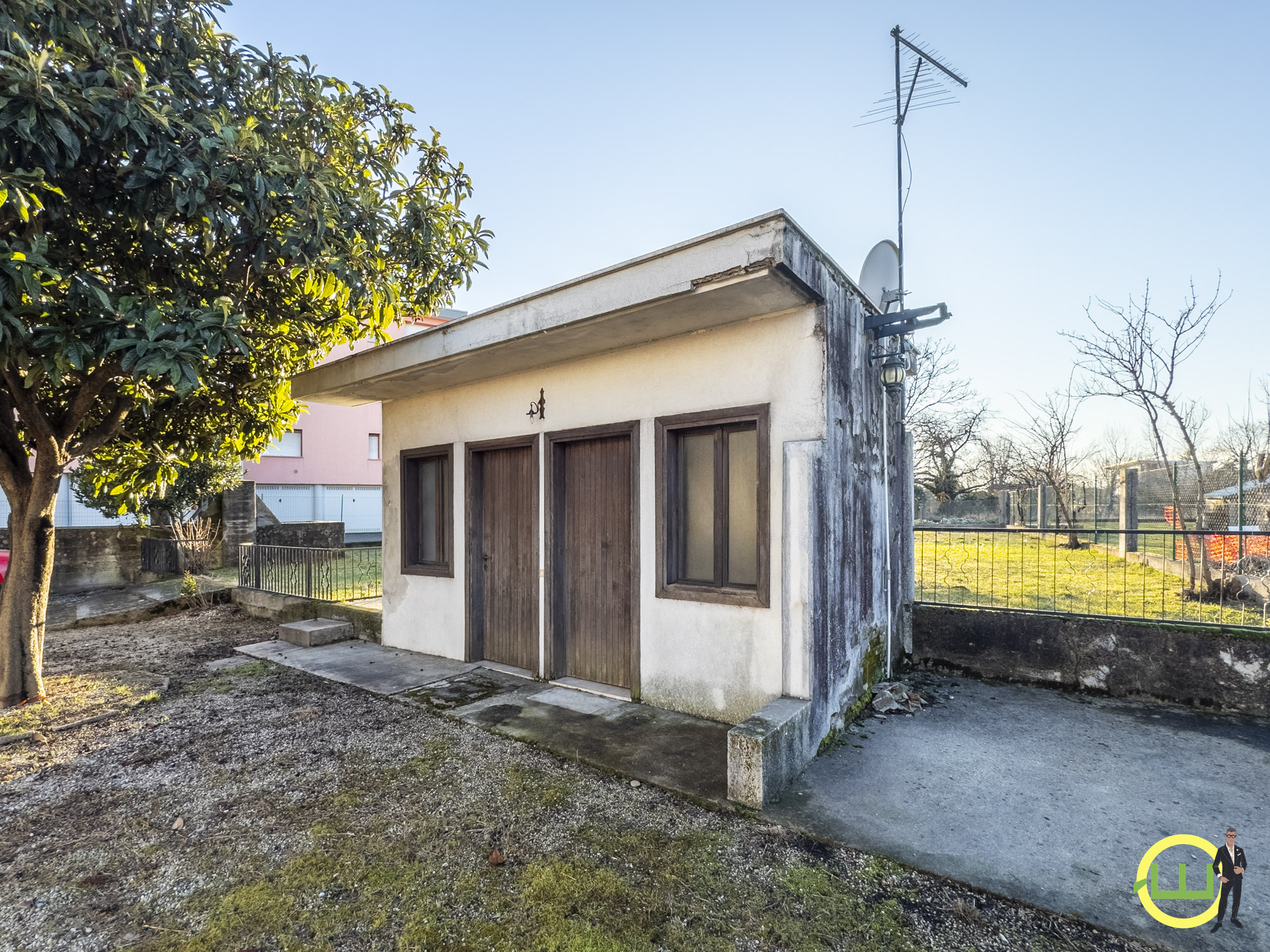 Media numero 43 di SPAZIOSA CASA INDIPENDENTE CON DOPPIO GARAGE E GIARDINO