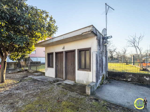 Media numero 43 di SPAZIOSA CASA INDIPENDENTE CON DOPPIO GARAGE E GIARDINO A UDINE