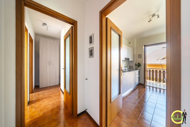 Media numero 2 di BICAMERE CON ARREDO MODERNO BOX AUTO E CANTINE - FORGARIA