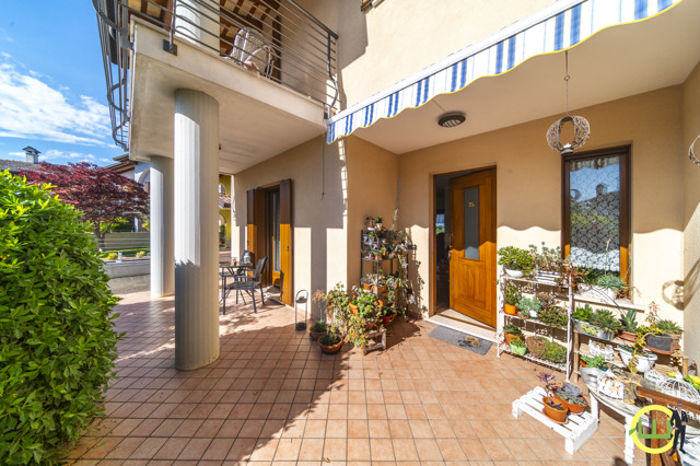 Media numero 5 di Elegante Villa a Schiera su Tre Livelli