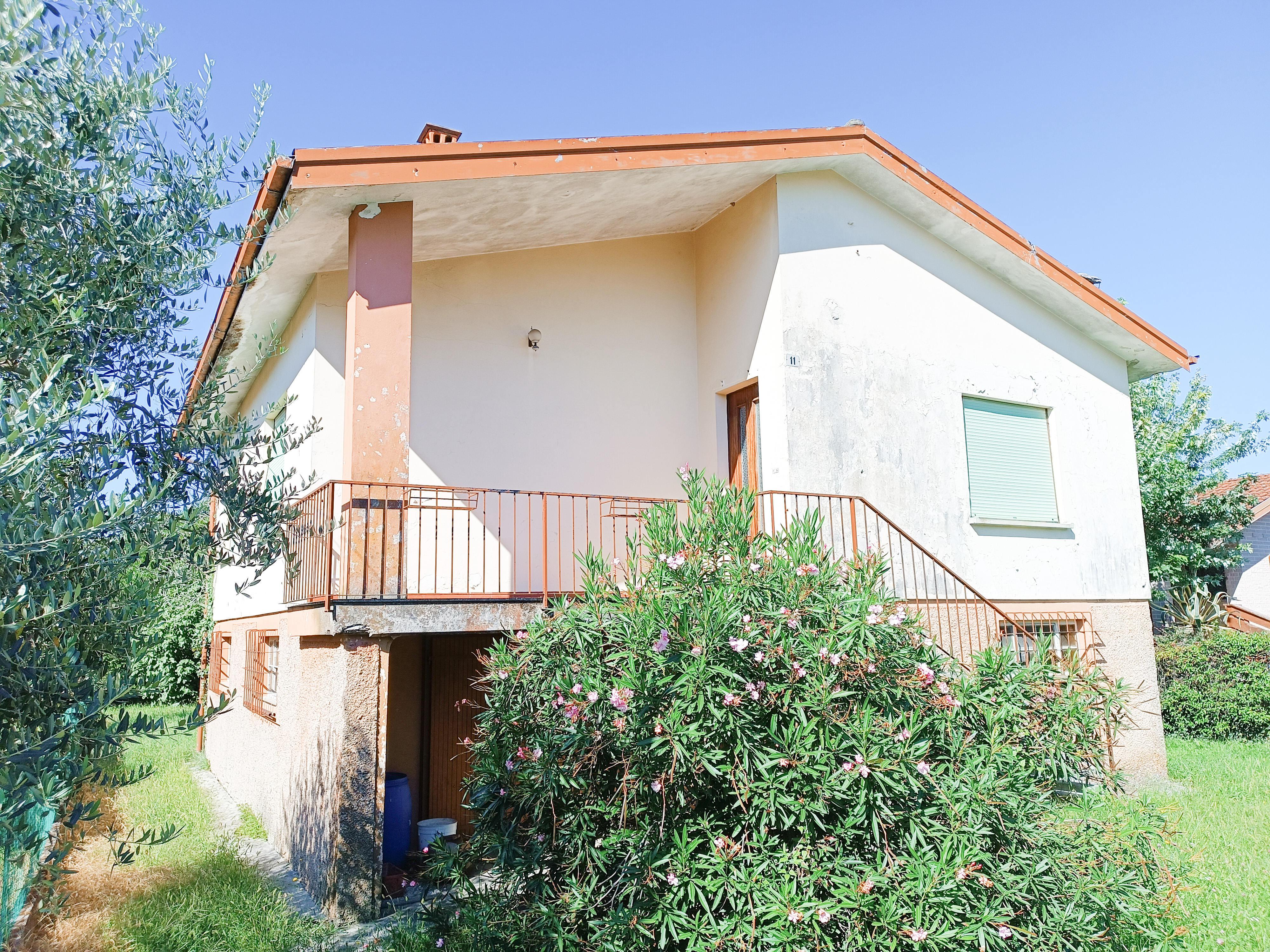 Immagine di VILLETTA SINGOLA DA RESTAURARE IN ZONA RESIDENZIALE A CORNO DI ROSAZZO