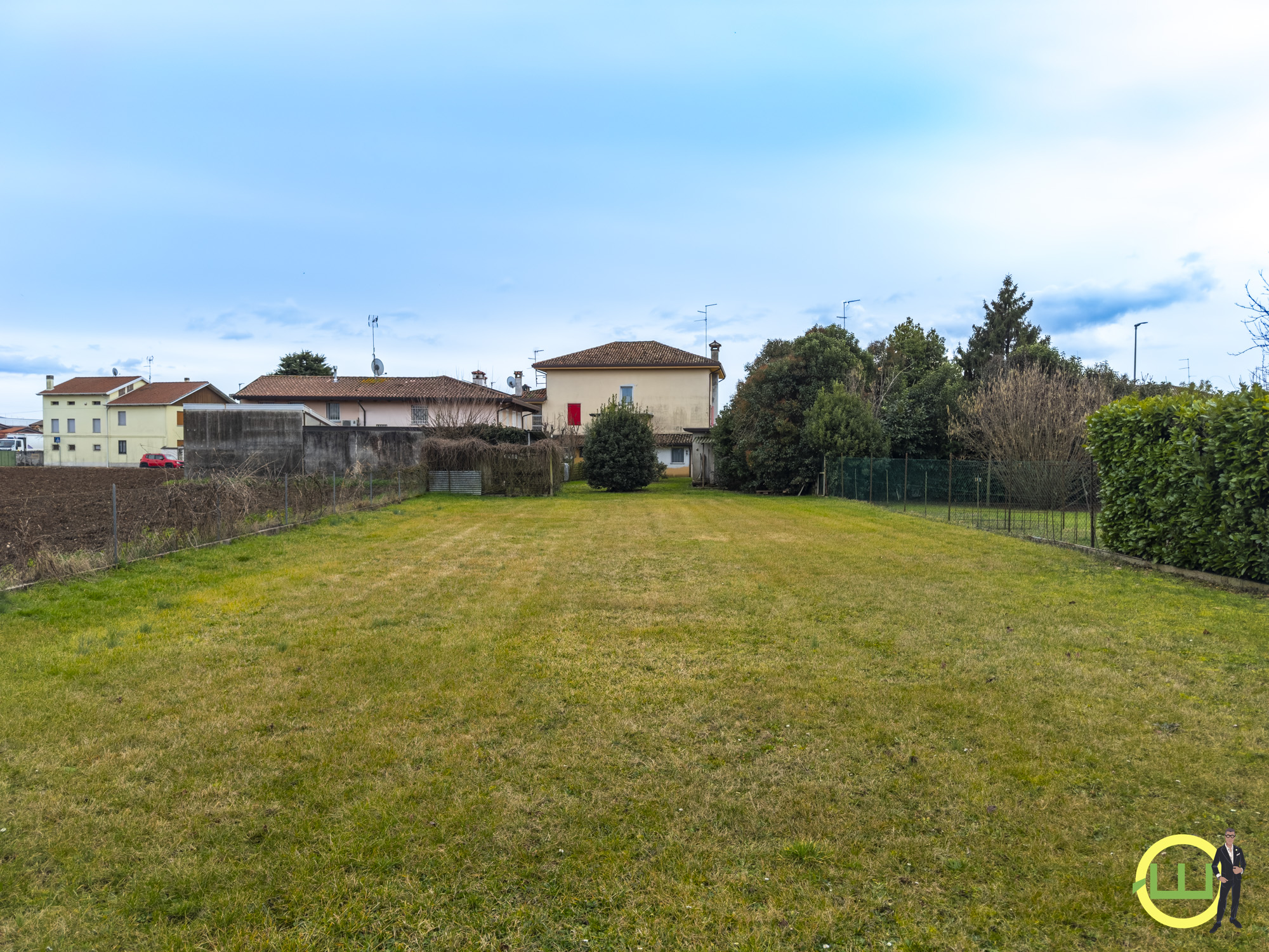 Media numero 28 di LUMINOSA PORZIONE DI VILLA CON AMPIO GIARDINO ESLUSIVO A MORSANO