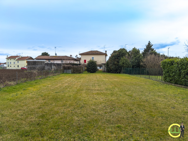 Media numero 28 di LUMINOSA PORZIONE DI VILLA CON AMPIO GIARDINO ESLUSIVO A MORSANO