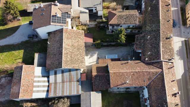 Media numero 6 di CASA SU TRE PIANI CON AMPIO ACCESSORIO DA RISTRUTTURARE A SEDEGLIANO