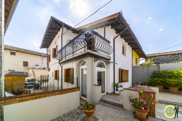 Immagine di CASSACCO CASA CON RUSTICO OTTIMAMENTE RIFINITA!
