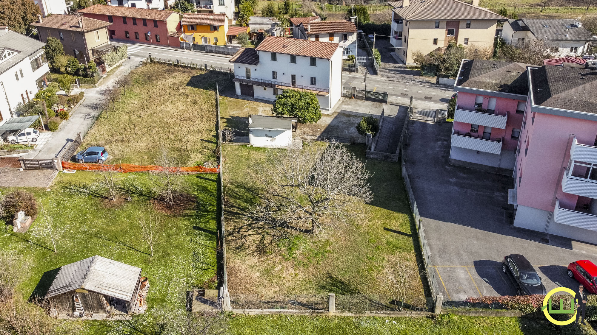 Media numero 49 di SPAZIOSA CASA INDIPENDENTE CON DOPPIO GARAGE E GIARDINO