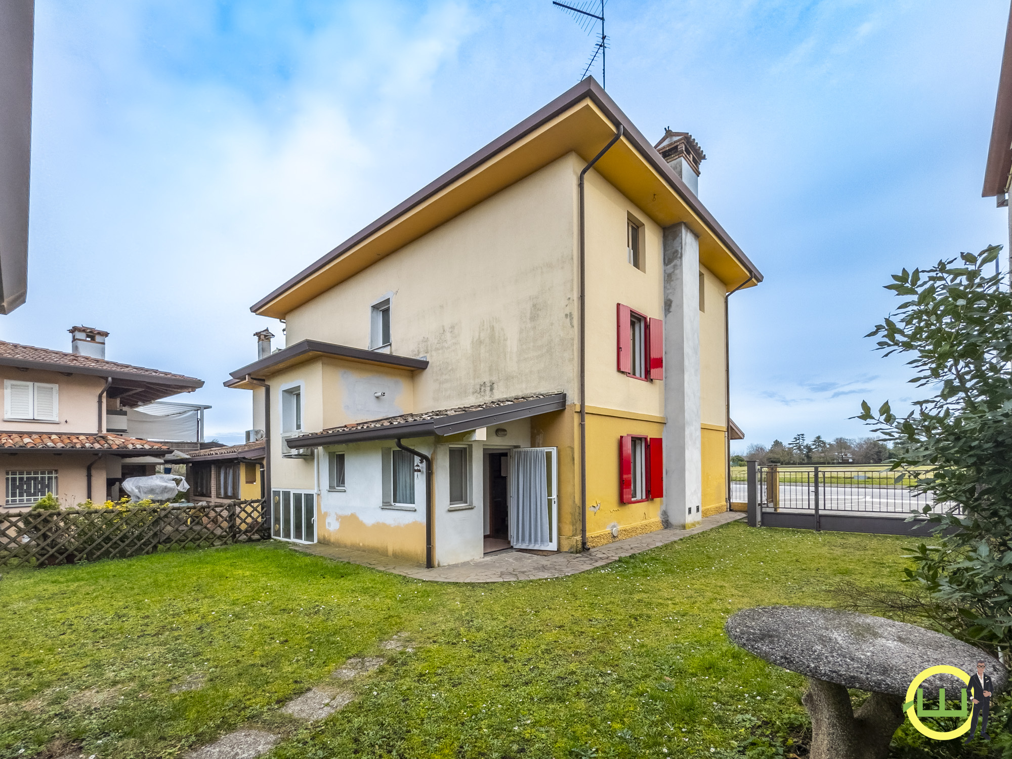 Media numero 3 di LUMINOSA PORZIONE DI VILLA CON AMPIO GIARDINO ESLUSIVO A MORSANO