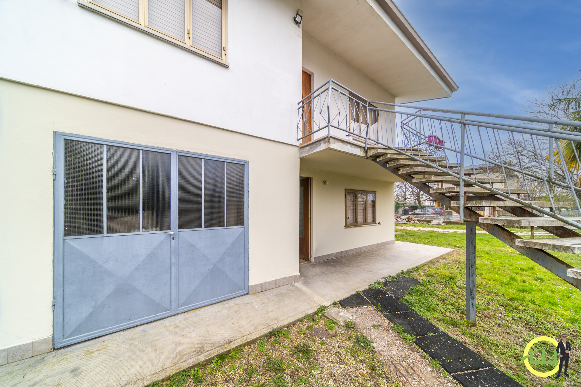 Media numero 16 di SPAZIOSA VILLA CON GIARDINO DA SOGNO A CAPRIVA DEL FRIULI