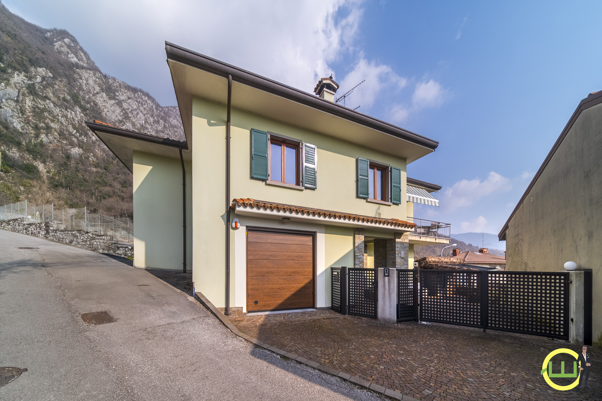 Media numero 27 di GEMONA DEL FRIULI PANORAMICA VILLETTA!!