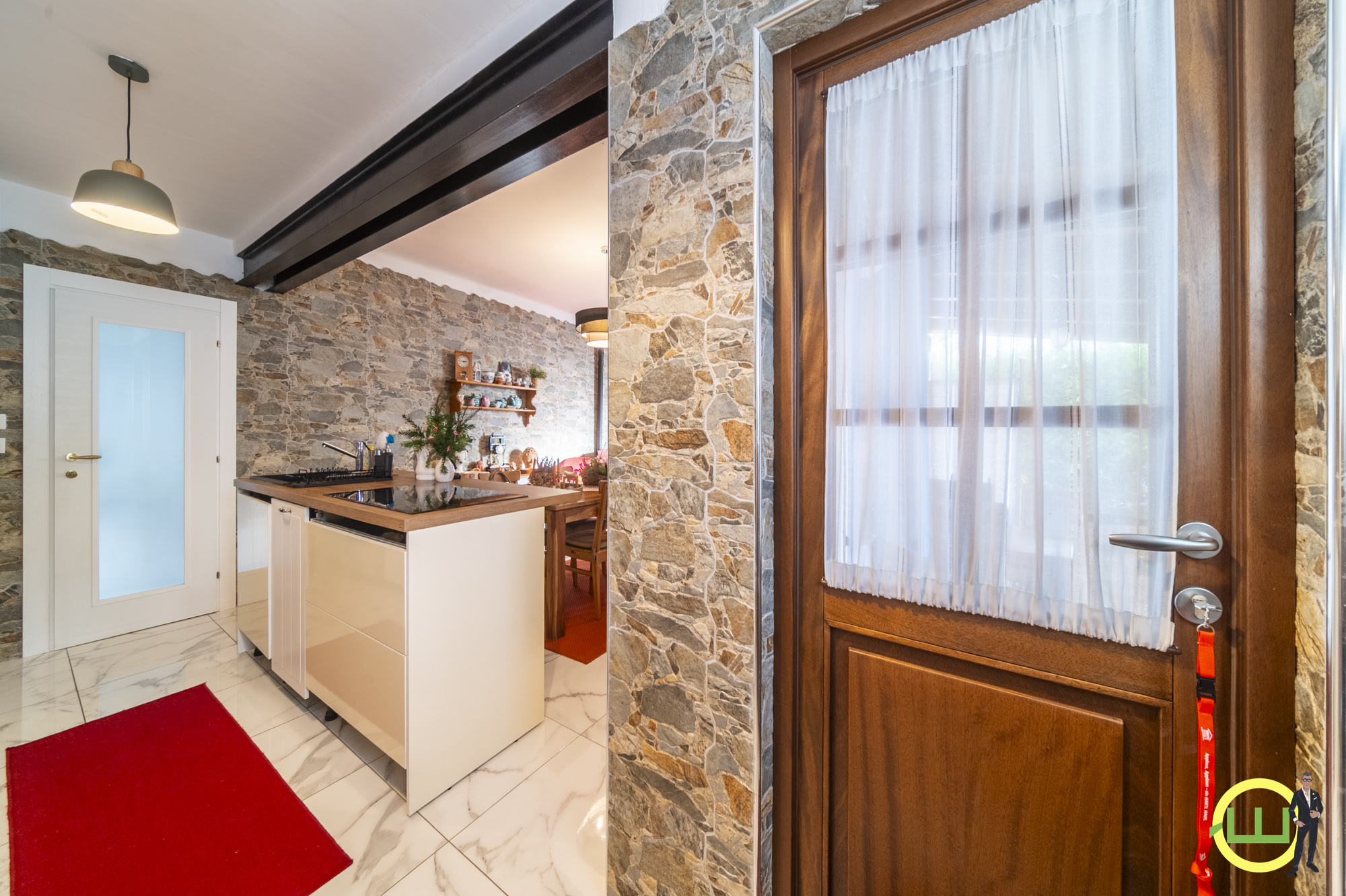 Media numero 29 di VILLA INDIPENDENTE CON AMPIO GIARDINO PIANTUMATO - CLASSE B