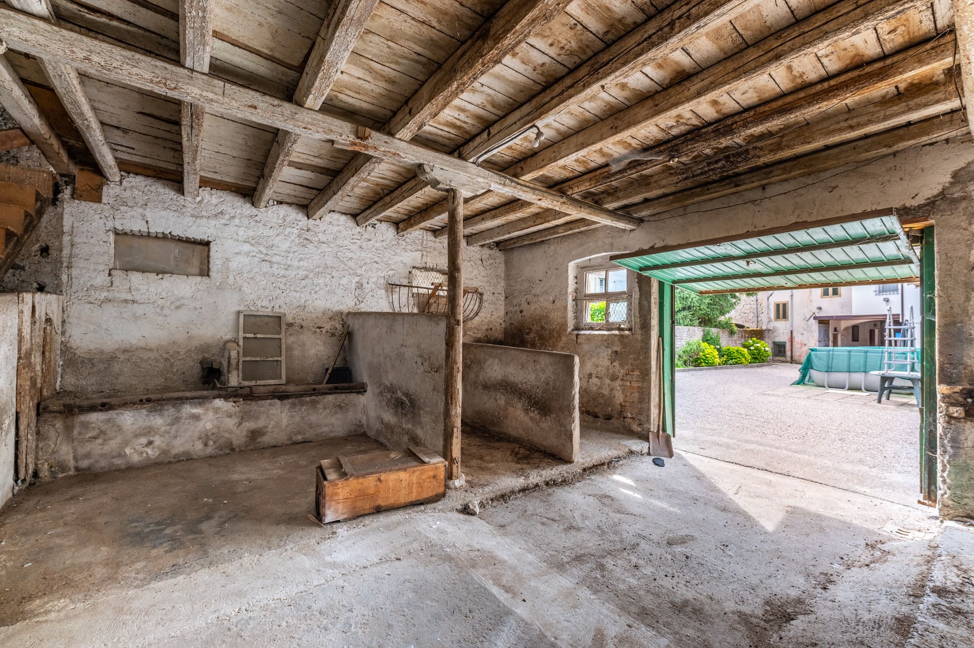 Media numero 34 di CASA SU TRE PIANI CON AMPIO ACCESSORIO DA RISTRUTTURARE A SEDEGLIANO