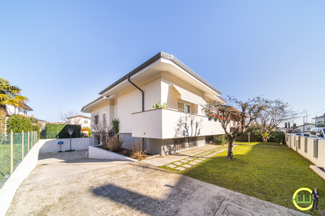 Media numero 48 di VILLA PERFETTA (UD SUD)