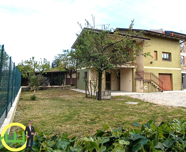Media numero 7 di VILLA DI TESTA IN PIENO CENTRO A CORMONS