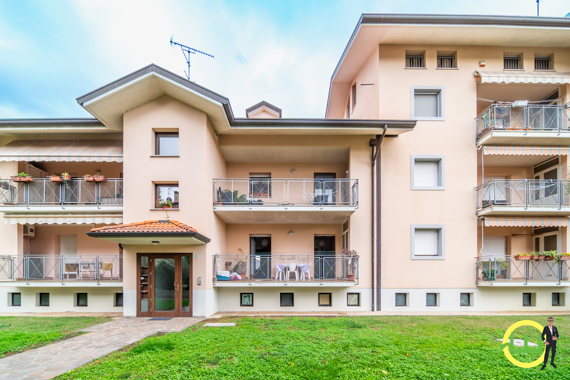Media numero 26 di UDINE SPLENDIDO BICAMERE BISERVIZI CON GARAGE!