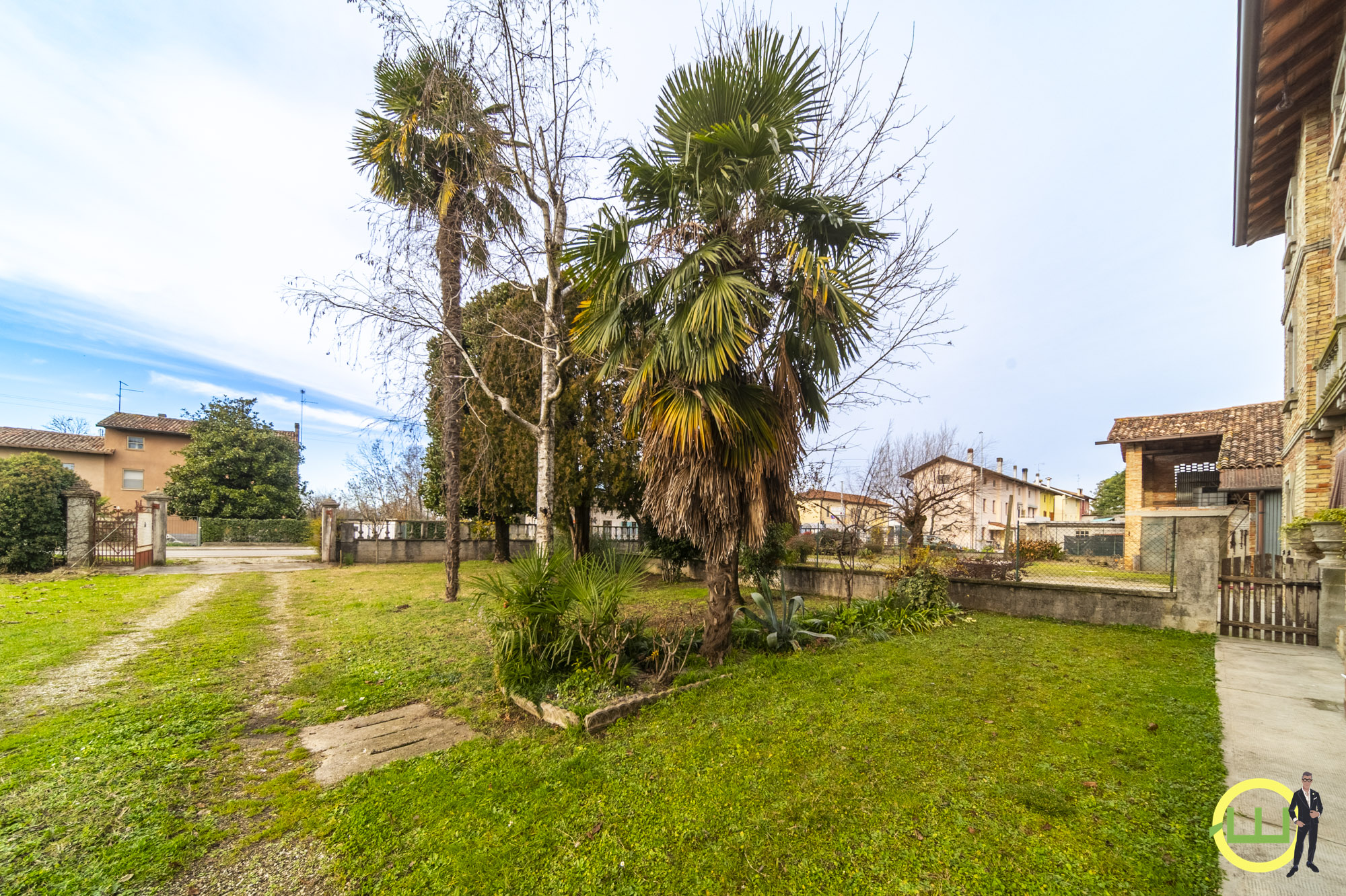 Media numero 37 di STORICA CASA ACCOSTATA CON TRE CAMERE, GARAGE E GIARDINO