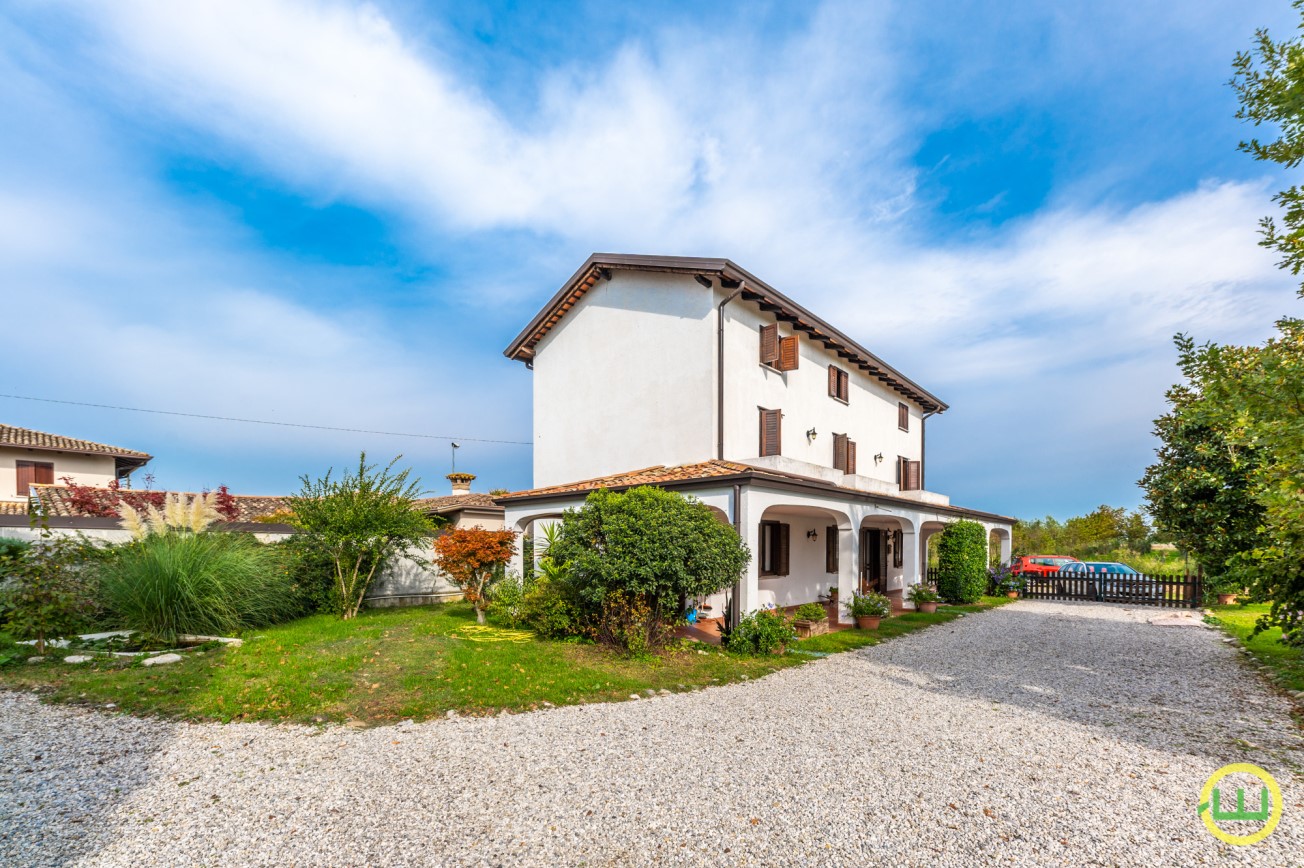 Immagine di VILLA INDIPENDENTE CON GIARDINO E MAGAZZINO A RIVIGNANO TEOR